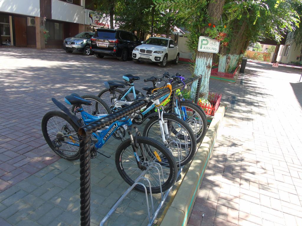 Amsterdam Hotel Aktobe Exterior foto